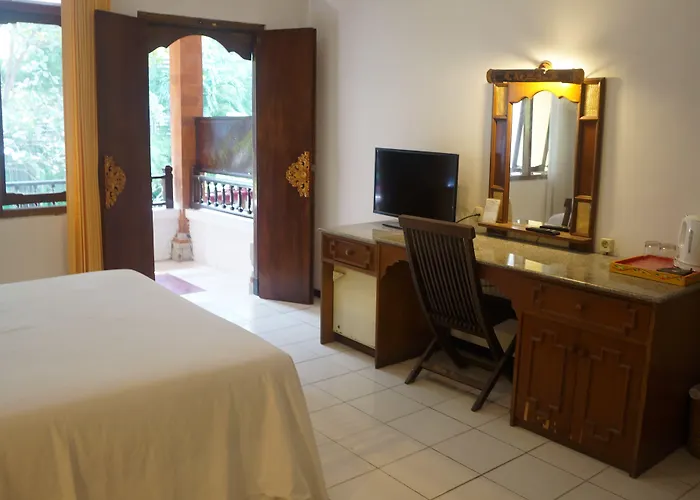 Hotel Puri Naga Beachfront Legian (Bali)