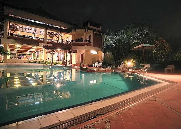Puri Naga Beachfront 3* Легиан