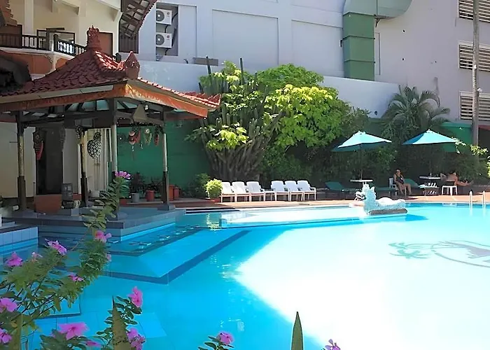 Puri Naga Beachfront 3* Легиан